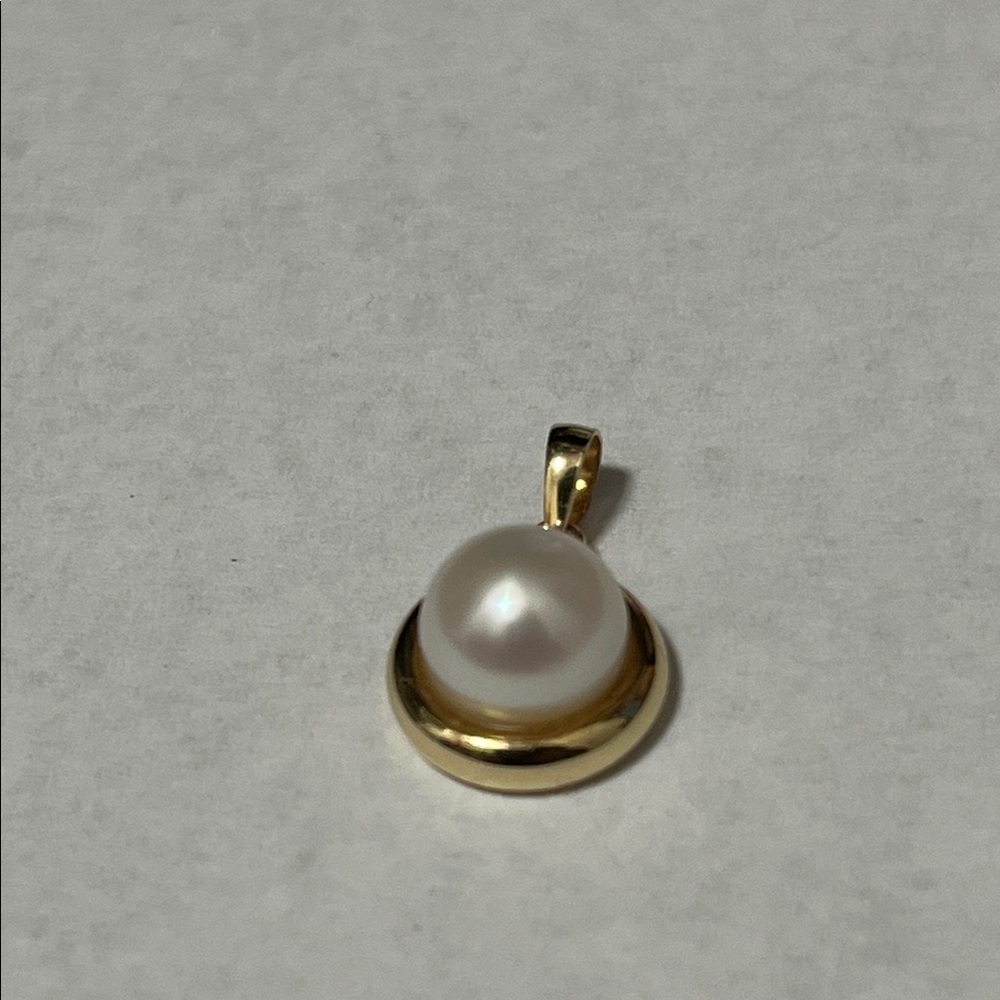 14K Pearl Pendant only (no chain)